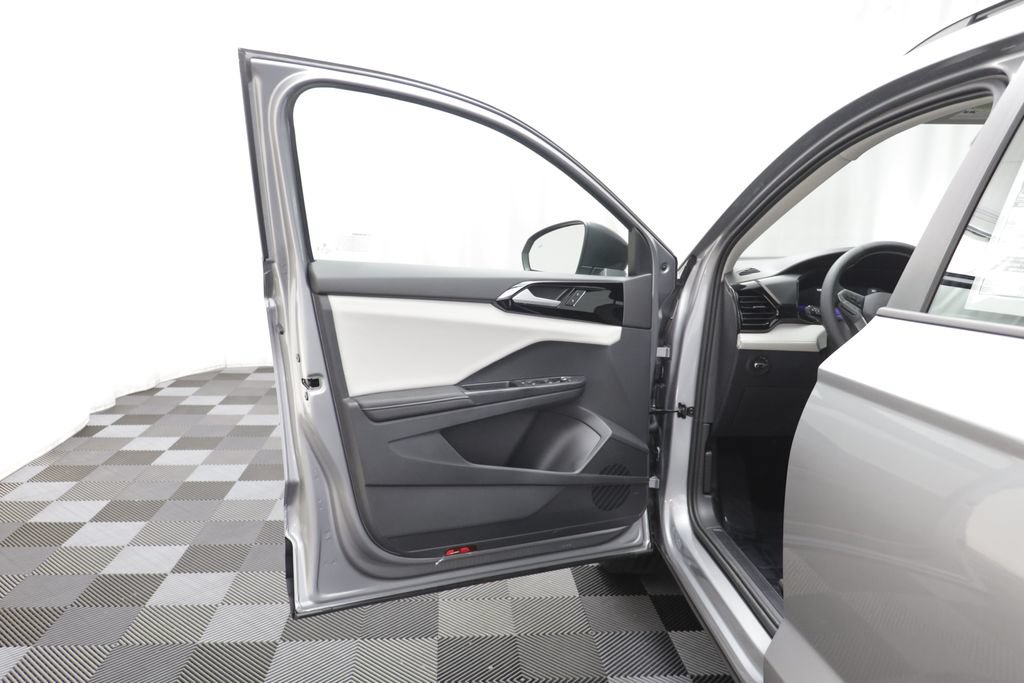 New 2026 Volkswagen Taos S FWD image 5