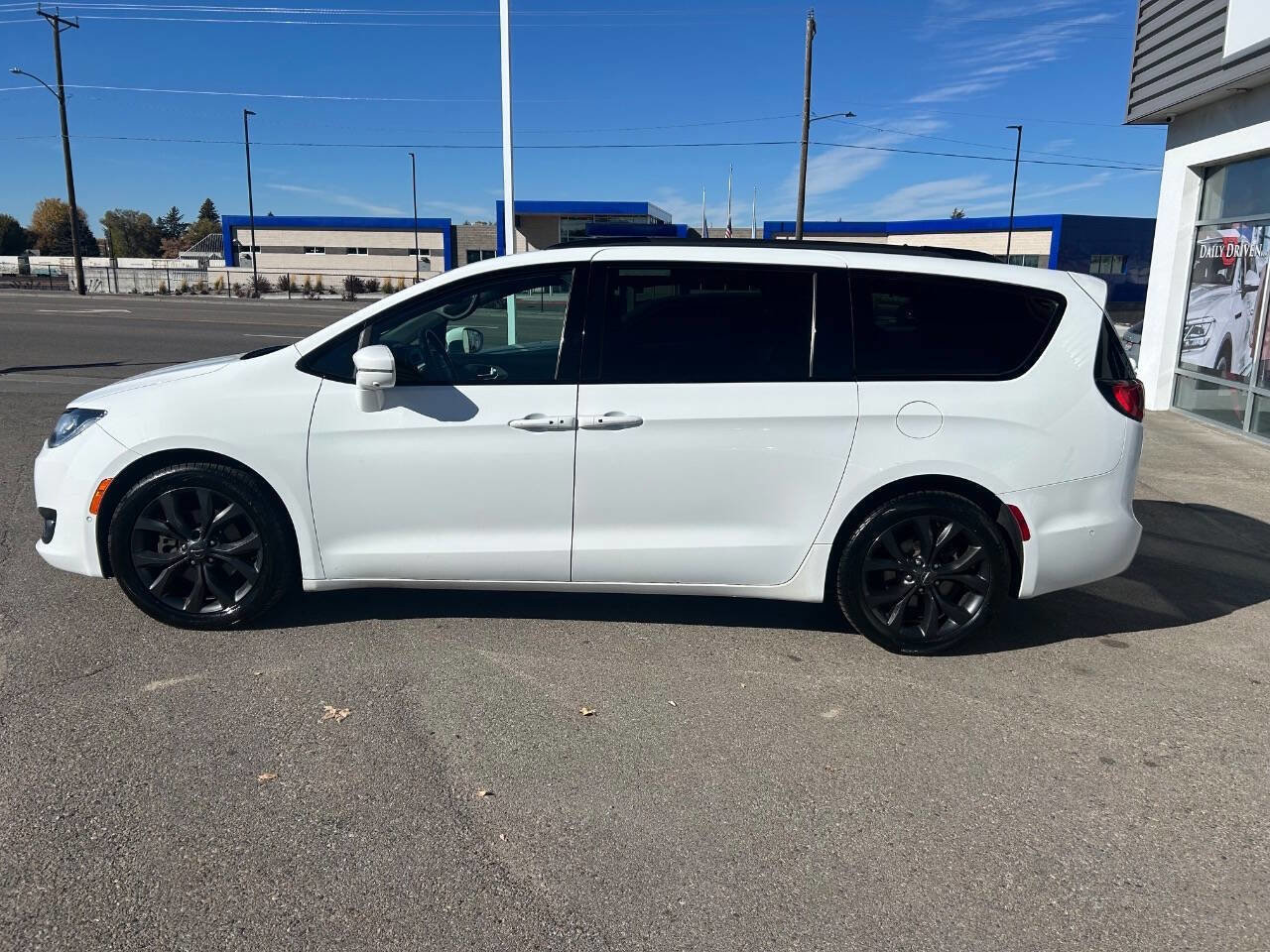 Used 2019 Chrysler Pacifica Limited w/ Advanced Safetytec Group image 8
