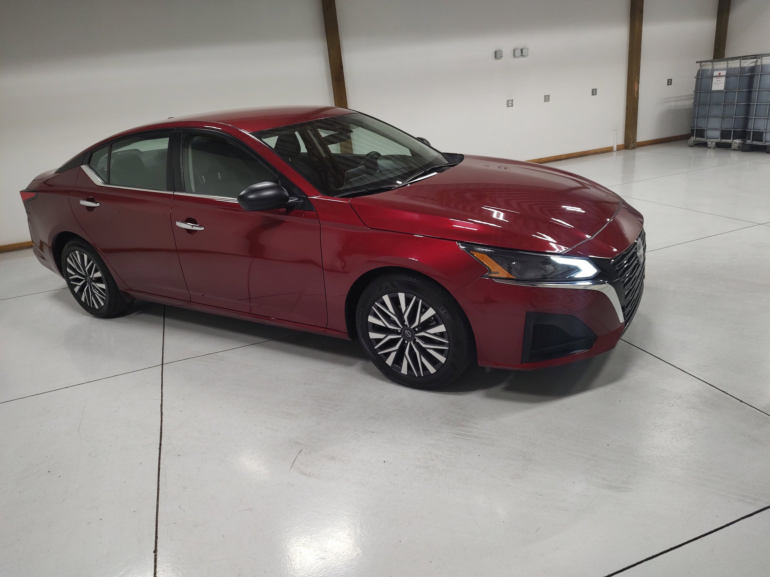 Used 2024 Nissan Altima 2.5 SV FWD image 2