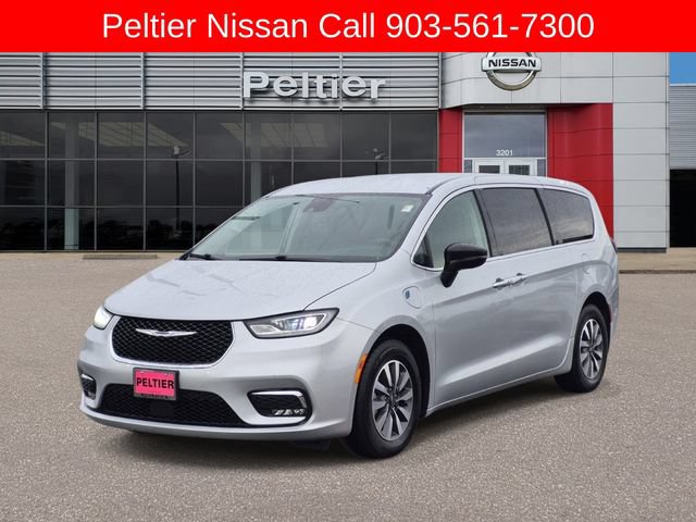 Used 2024 Chrysler Pacifica Limited FWD image 3
