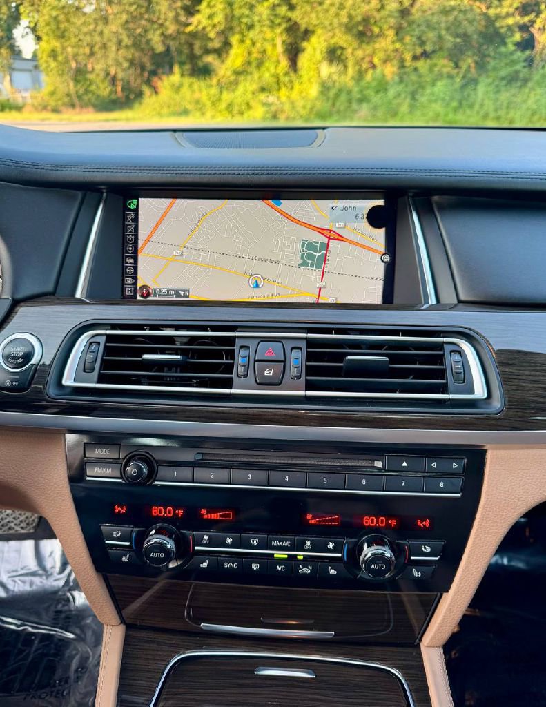 Used 2015 BMW 750i xDrive image 16