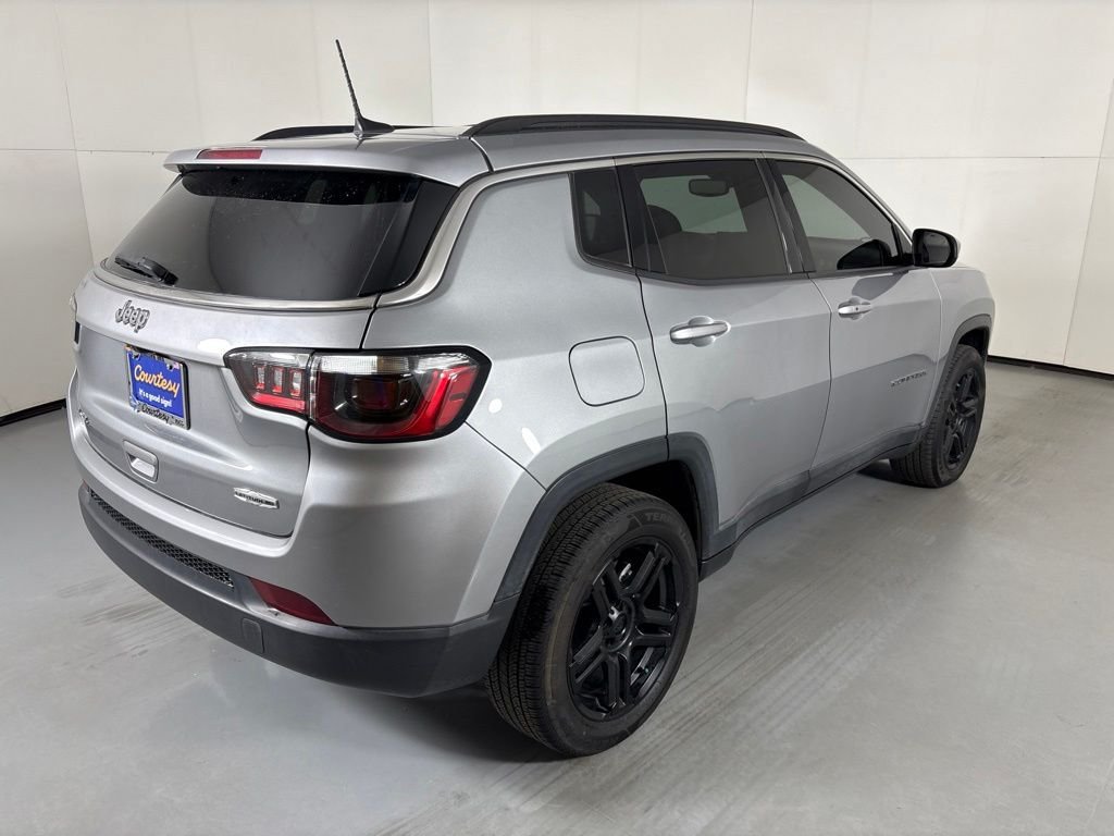 Used 2024 Jeep Compass Latitude AWD/4WD image 8