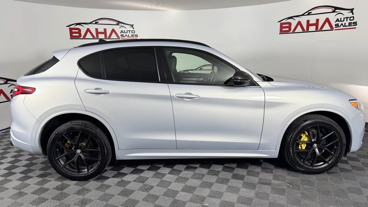 Used 2020 Alfa Romeo Stelvio Ti Sport w/ Quick Order Package 22S Sport AWD/4WD image 7