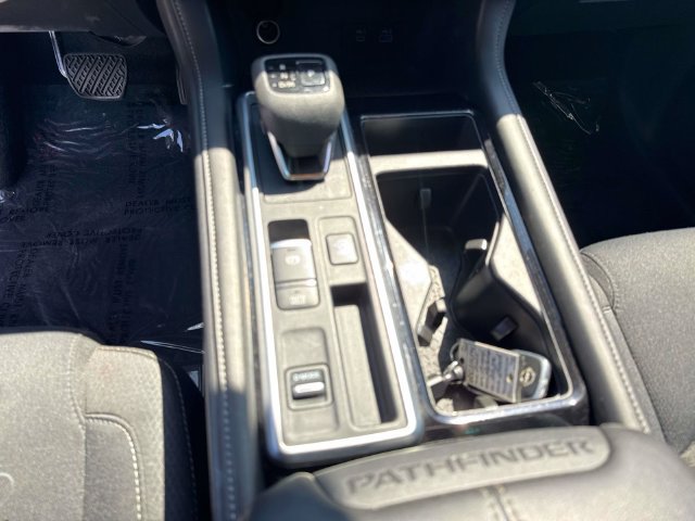 Used 2025 Nissan Pathfinder SV FWD image 30