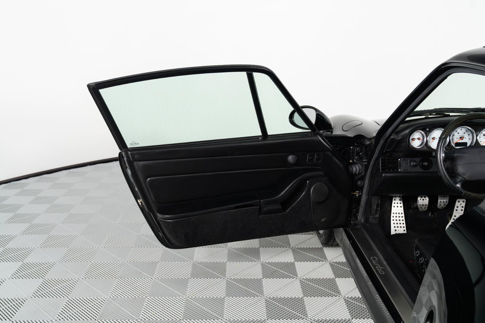Used 1996 Porsche 911 Turbo RWD image 27
