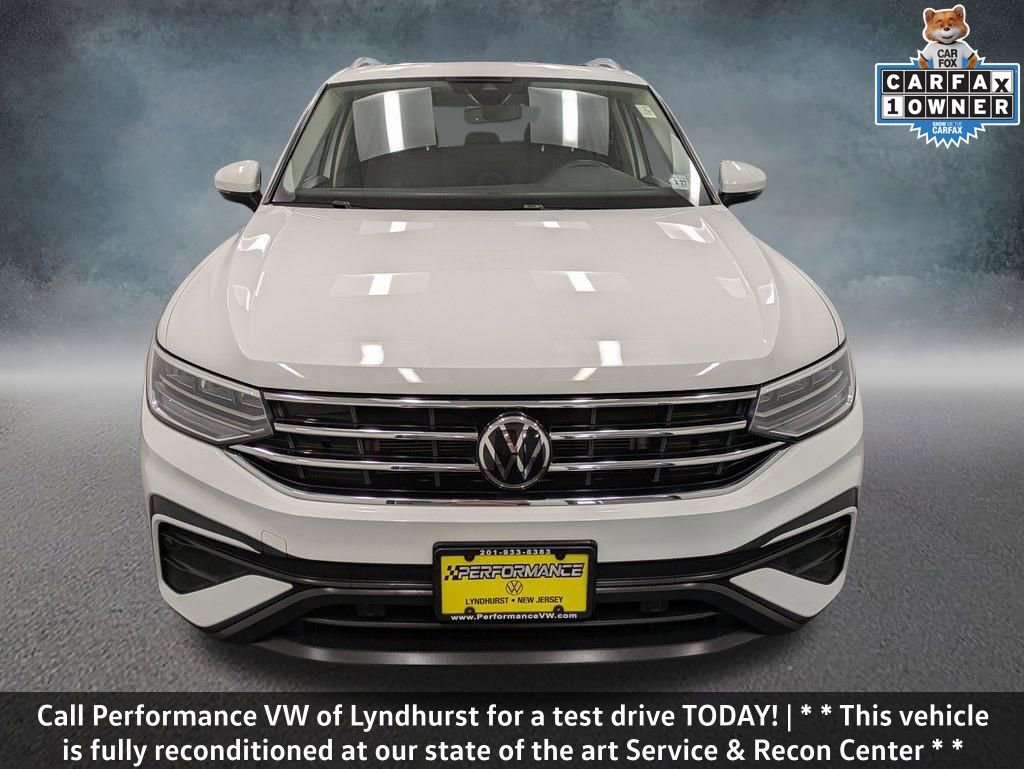 Used 2022 Volkswagen Tiguan SE w/ Panoramic Sunroof Package image 2