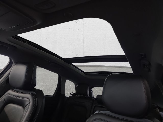 Used 2020 Lincoln Corsair AWD w/ Premium Package image 29