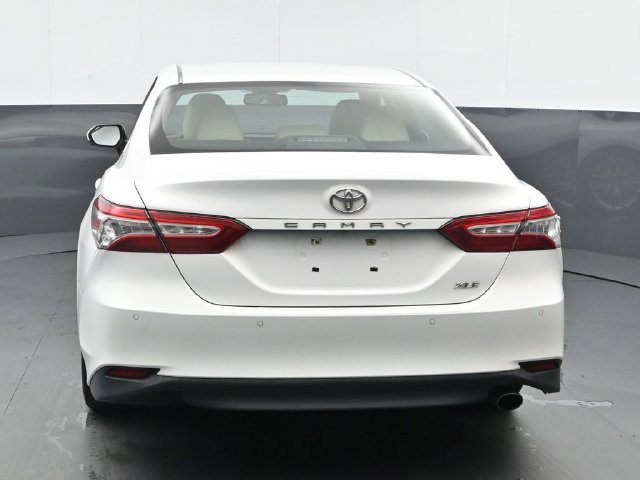 Used 2018 Toyota Camry XLE FWD image 4