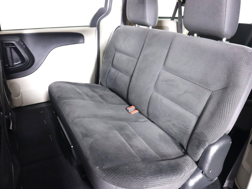 Used 2018 Dodge Grand Caravan SE FWD image 31