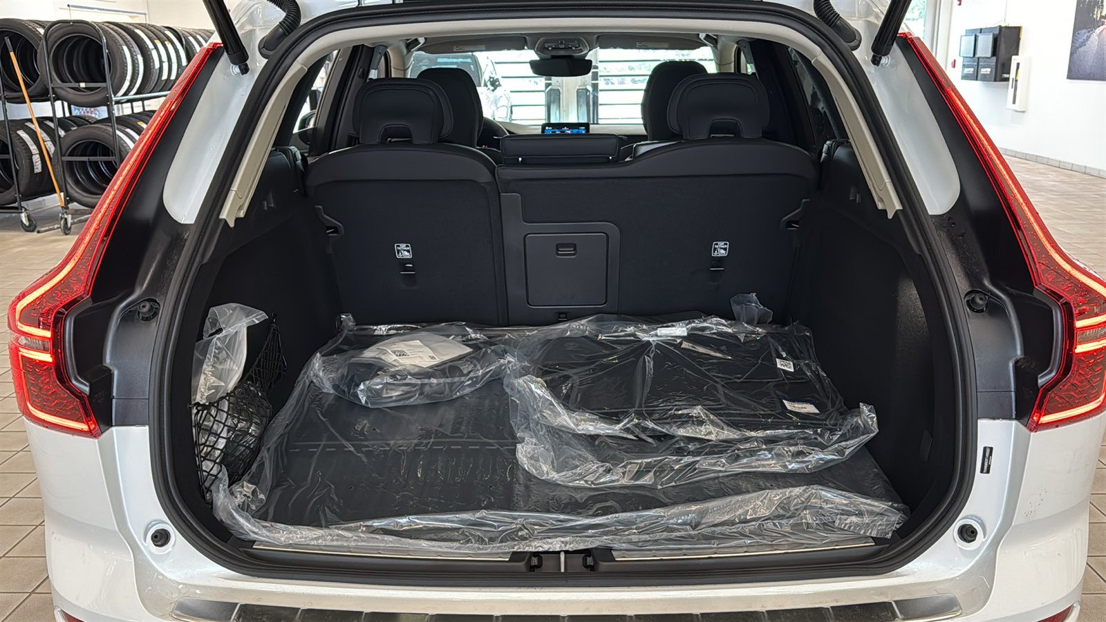 New 2026 Volvo XC60 T8 Plus w/ Protection Package Premier AWD/4WD image 29