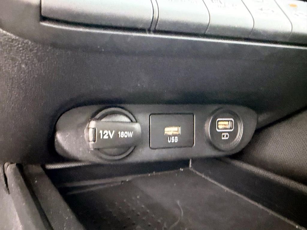 Certified 2023 Hyundai Elantra SEL w/ Convenience Package FWD image 28