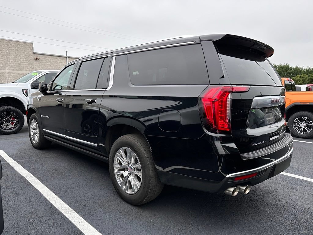 Used 2023 GMC Yukon XL Denali AWD/4WD image 3