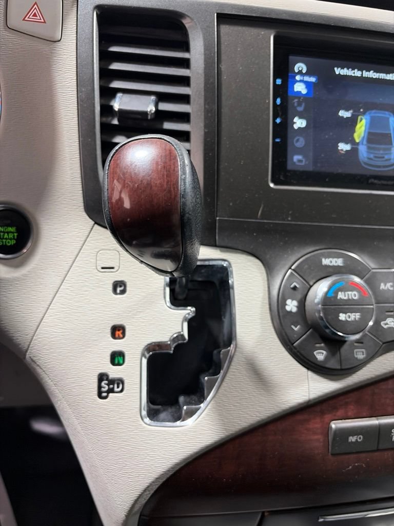 Used 2011 Toyota Sienna XLE w/ XLE Navigation Pkg FWD image 33