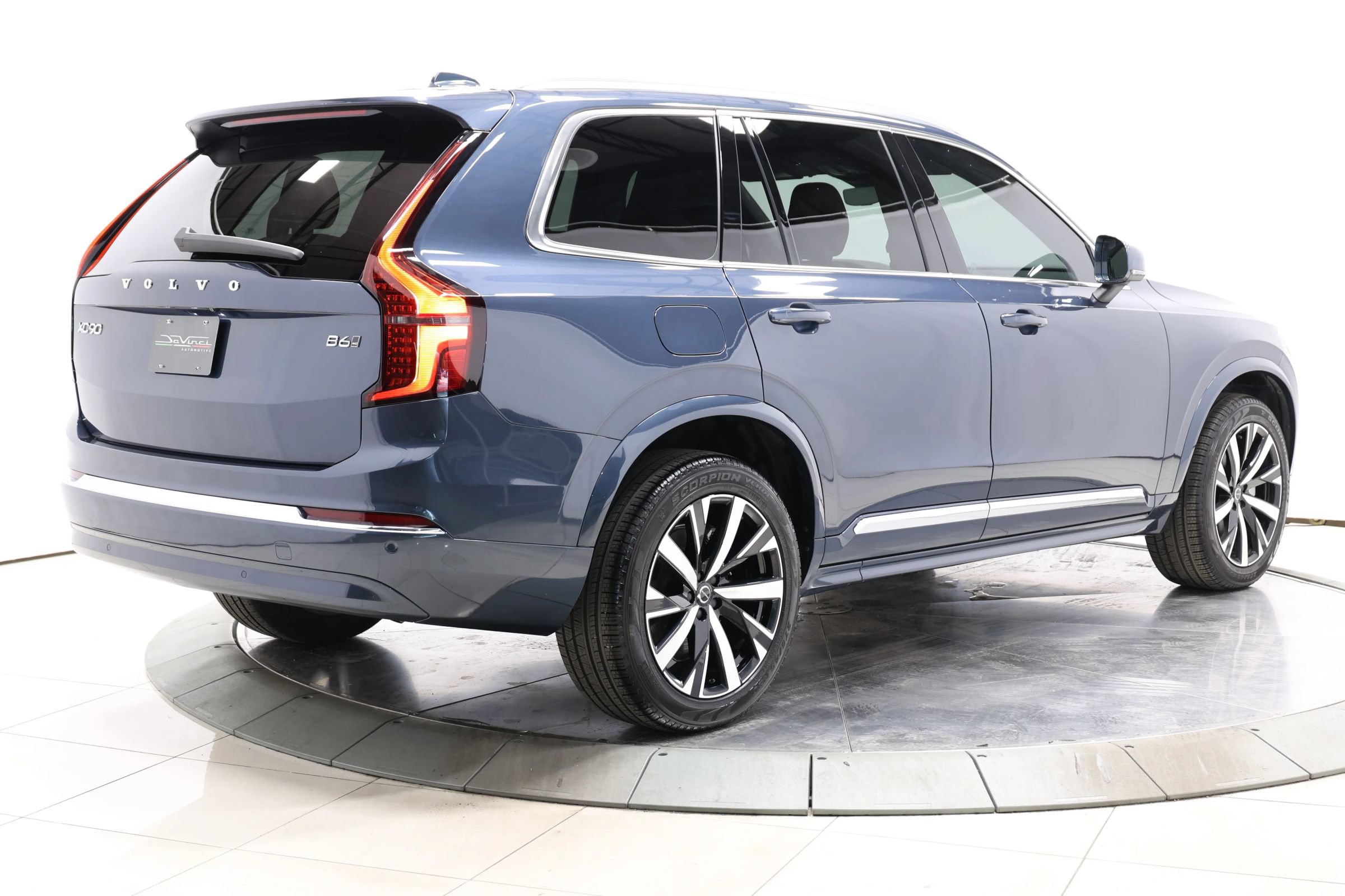 Used 2025 Volvo XC90 B6 Core AWD/4WD image 5
