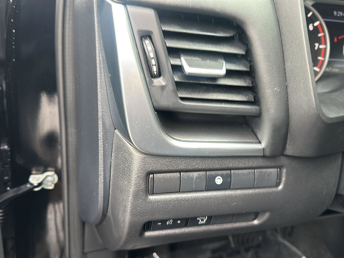 Used 2023 Nissan Rogue SV FWD image 19