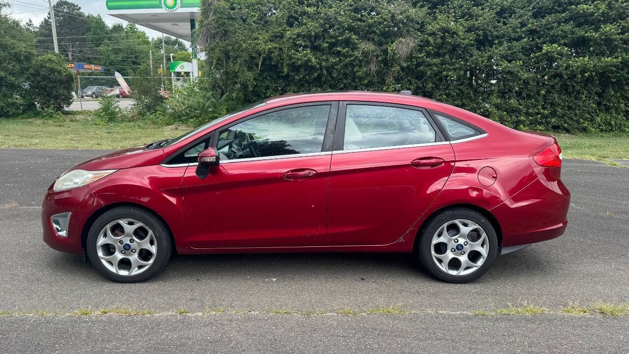 Used 2013 Ford Fiesta Titanium FWD image 5