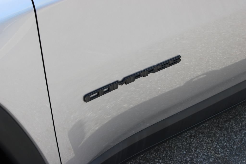 Used 2021 Jeep Compass Latitude w/ Sun and Sound Group AWD/4WD image 8