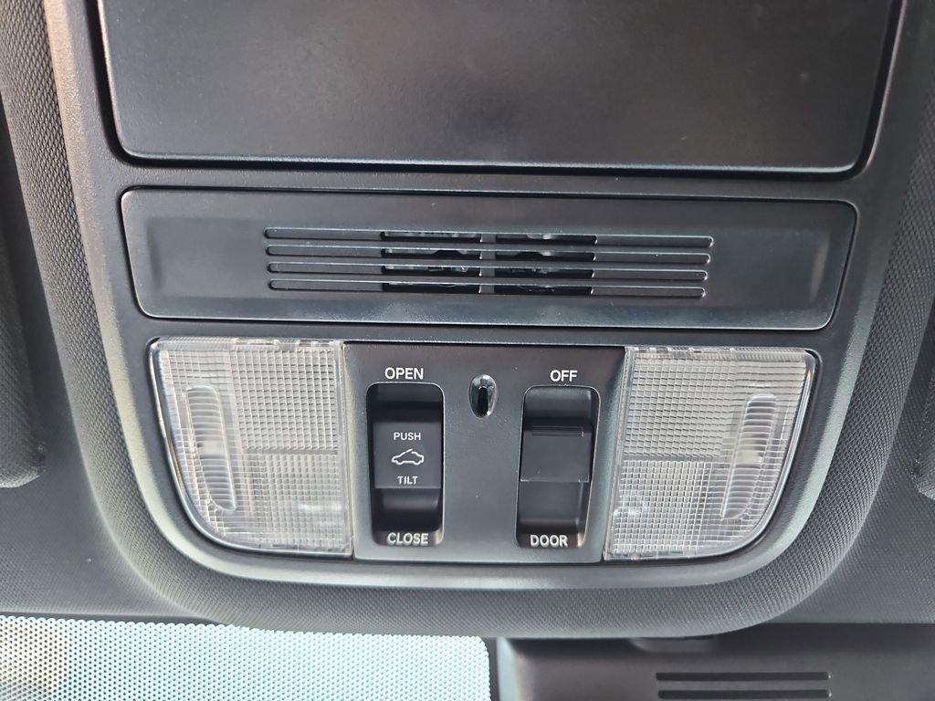 Used 2018 Honda Accord Sport image 21