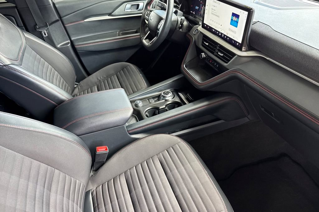 Used 2025 Ford Explorer ST-Line image 24