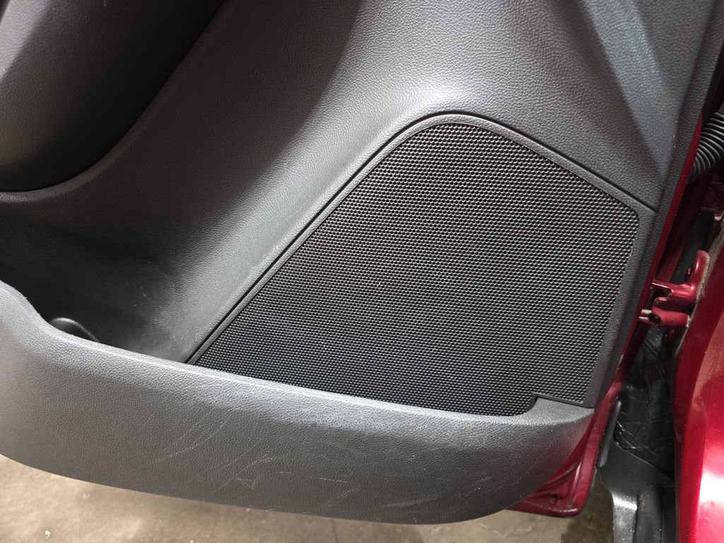 Certified 2022 Chevrolet Trax LT w/ LT Convenience Package image 28