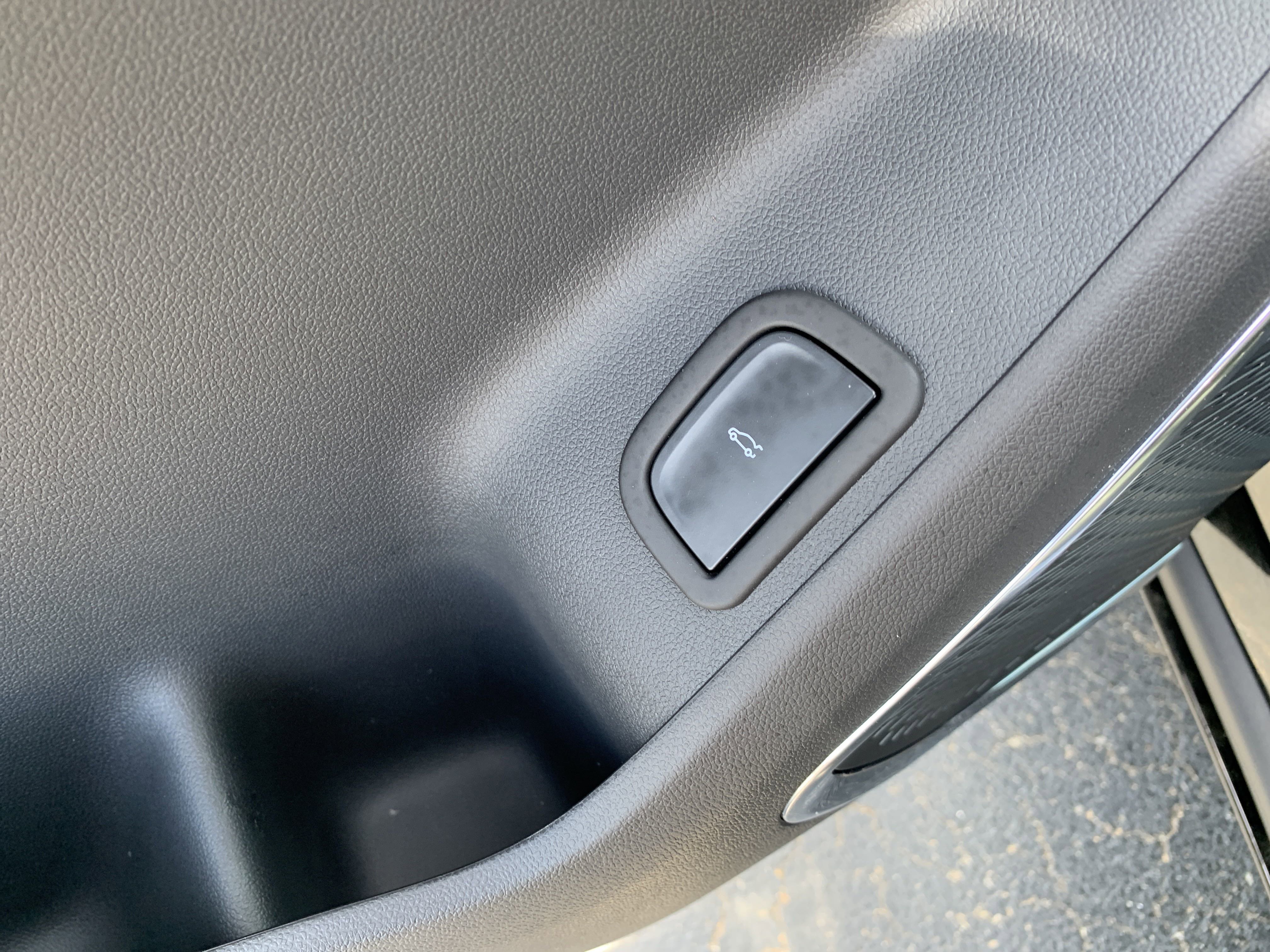 New 2025 Chevrolet Traverse High Country w/ LPO, Floor Liner Package image 9