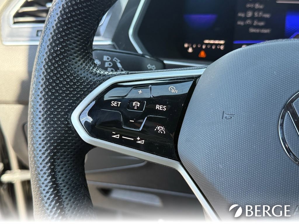 Used 2022 Volkswagen Tiguan SE R-Line image 17