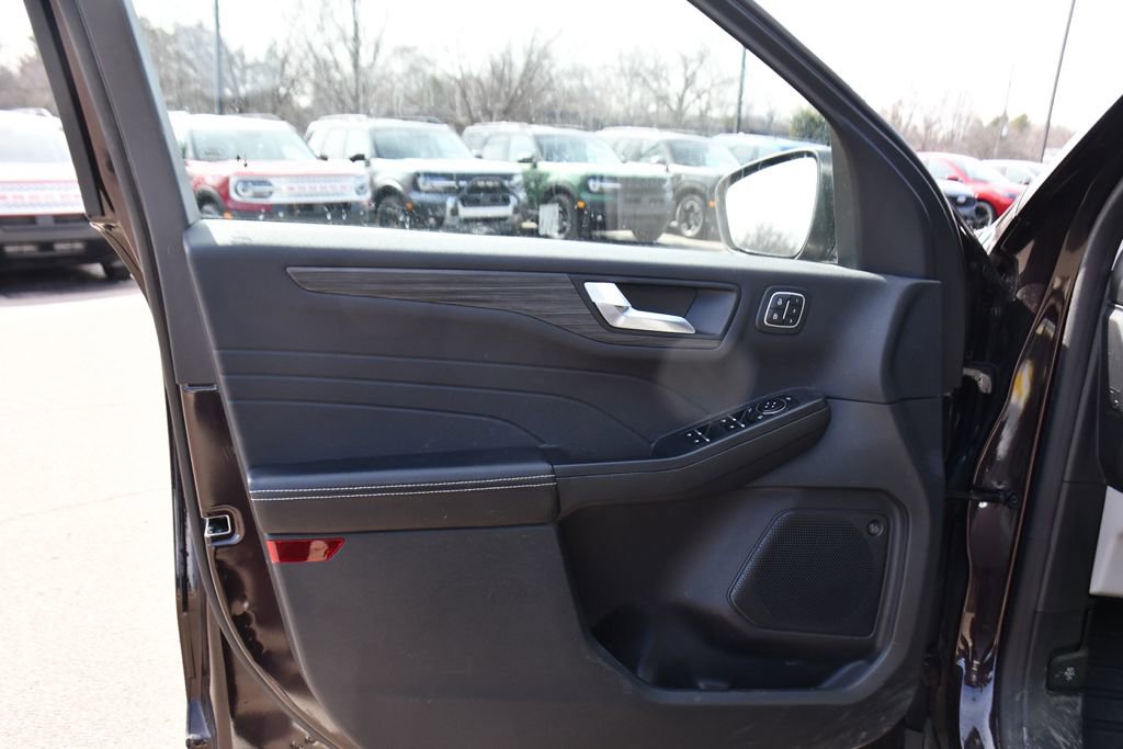 Used 2023 Ford Escape Platinum w/ Premium Technology Package image 22