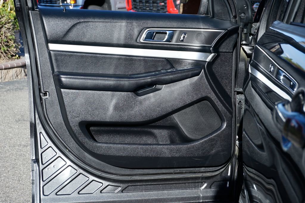 Used 2017 Ford Explorer XLT w/ Equipment Group 201A image 16