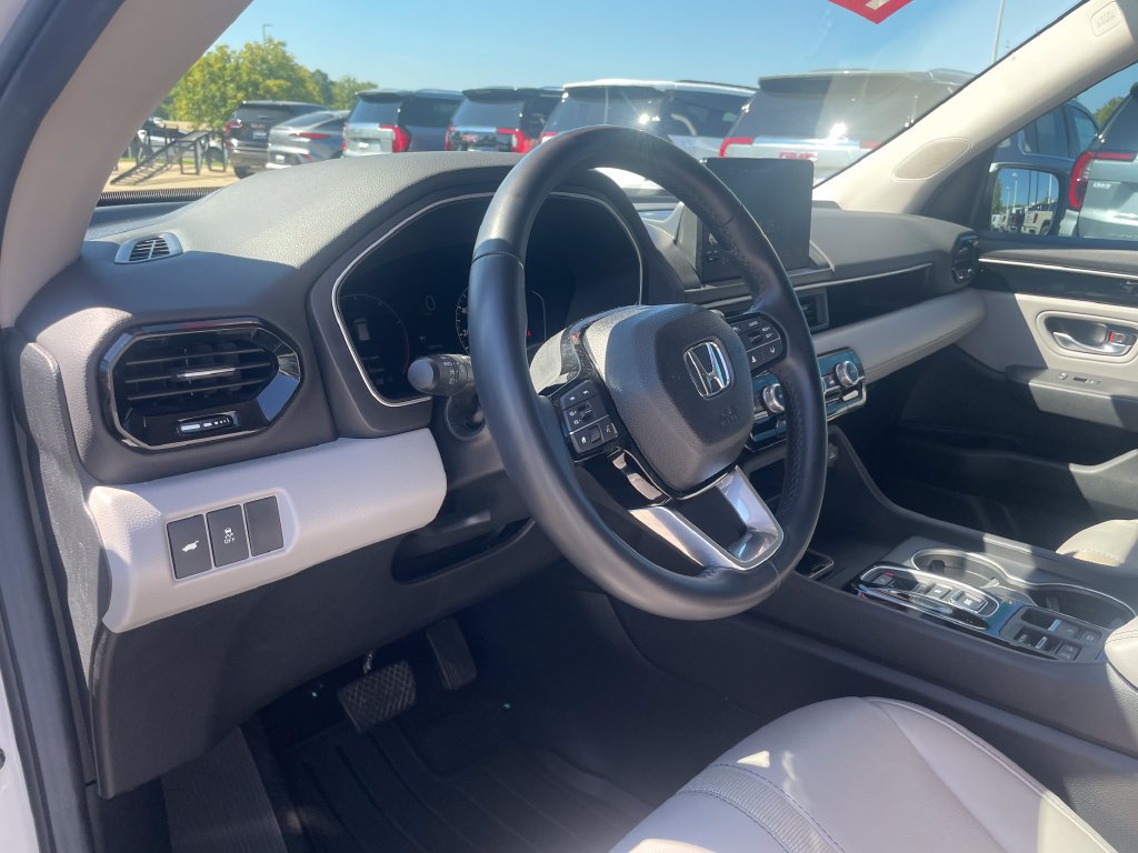 Used 2025 Honda Pilot EX-L image 12