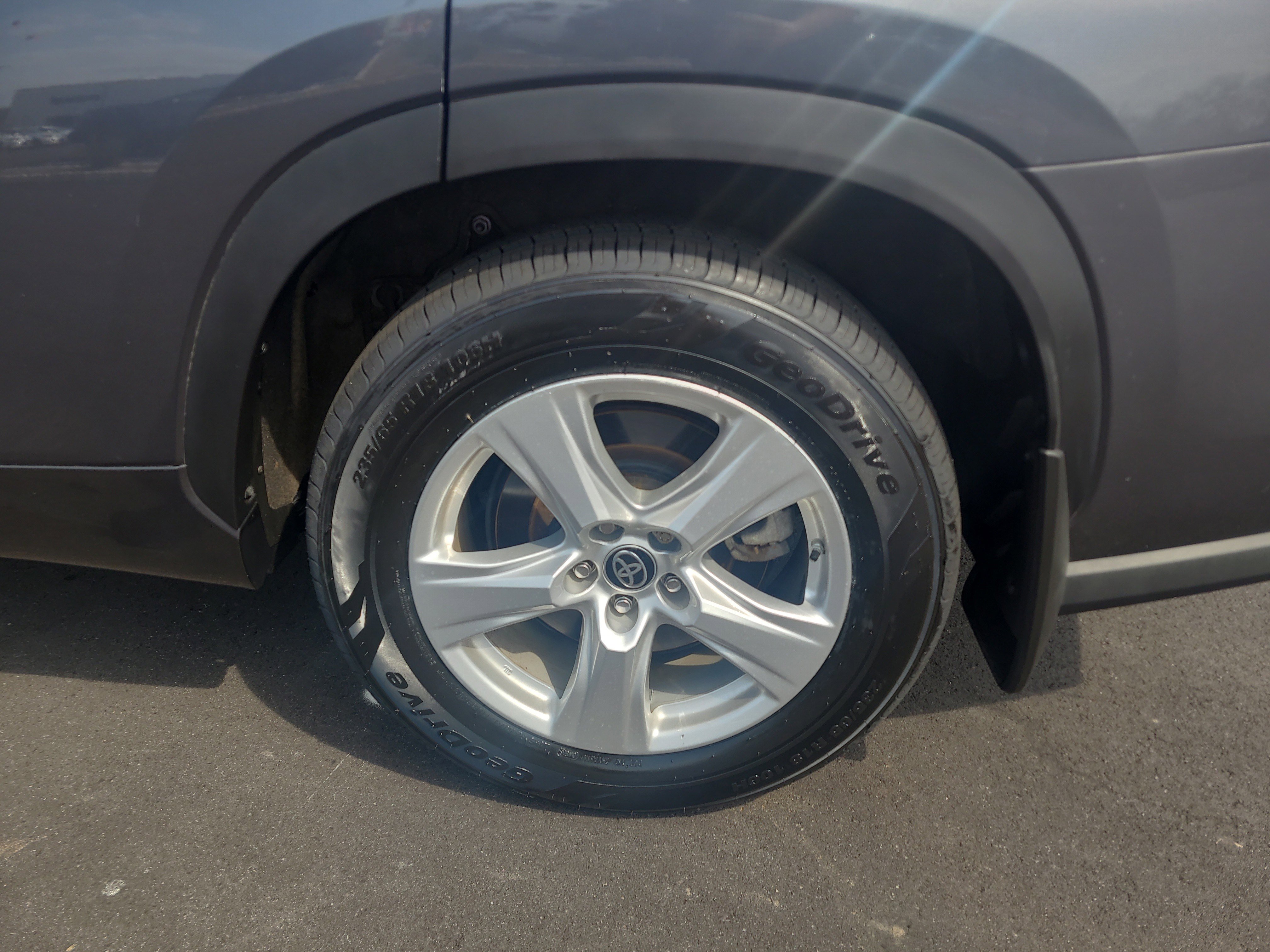 Used 2023 Toyota Highlander L AWD/4WD image 11