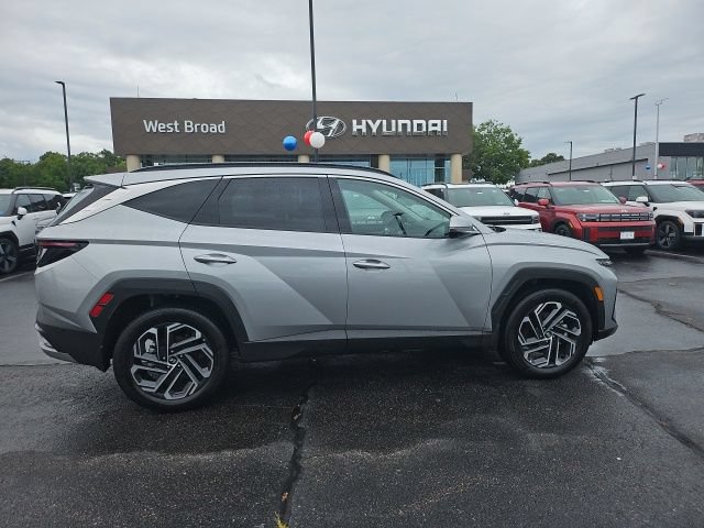 Used 2025 Hyundai Tucson Limited AWD/4WD image 1