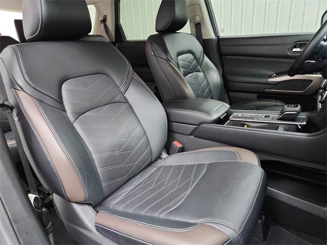 Used 2023 Nissan Pathfinder Platinum w/ Lighting Package (N93) image 48