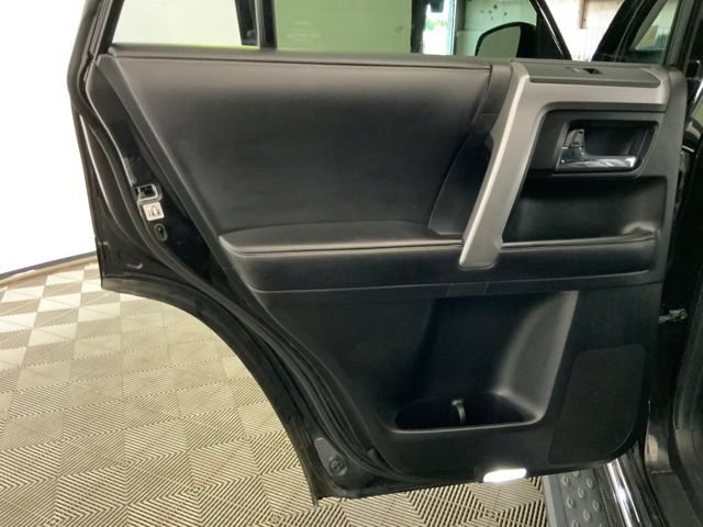 Used 2016 Toyota 4Runner Limited AWD/4WD image 34