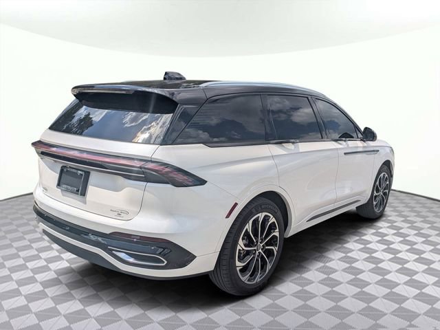 Used 2025 Lincoln Nautilus Reserve image 3