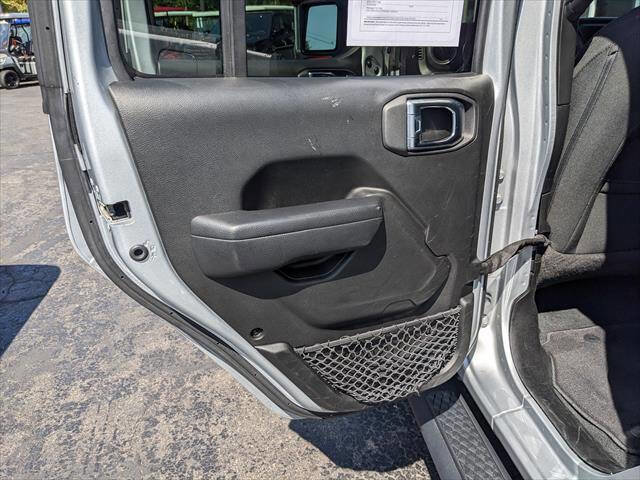 Used 2023 Jeep Gladiator Sport image 11