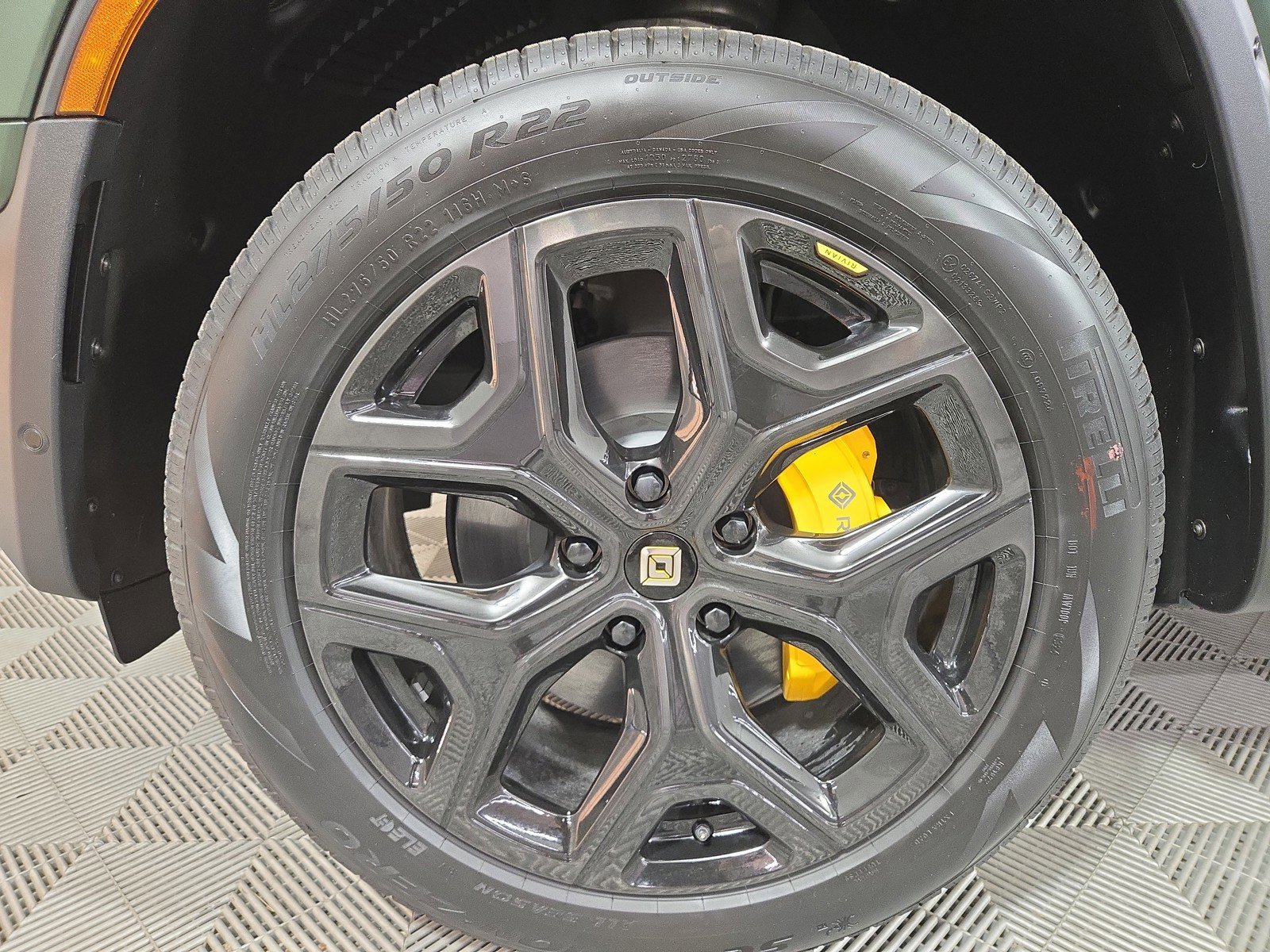 Used 2024 Rivian R1S Adventure image 9