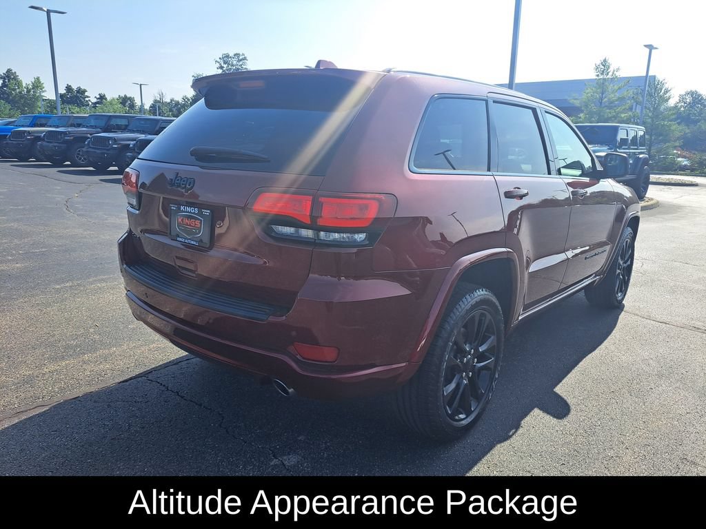Used 2021 Jeep Grand Cherokee Laredo X AWD/4WD image 3