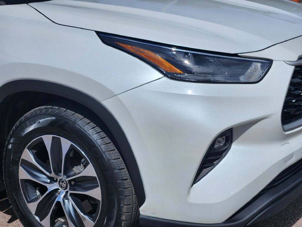 Used 2022 Toyota Highlander XLE AWD/4WD image 28