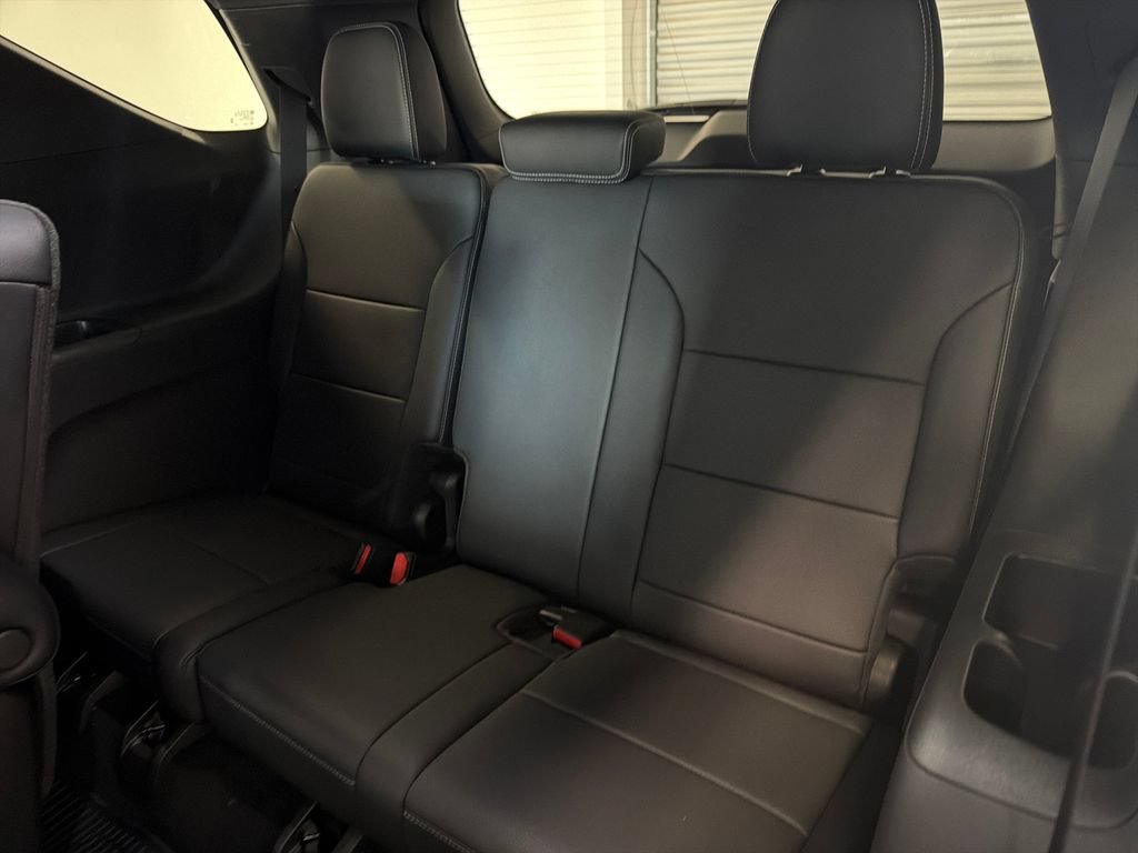 New 2027 Chevrolet Traverse LT w/ LPO, Floor Liner Package FWD image 14