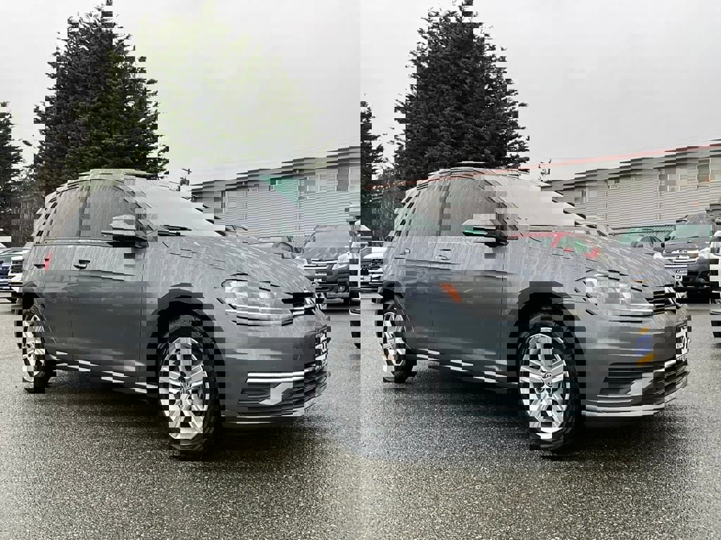 Used 2021 Volkswagen Golf 4-Door image 2