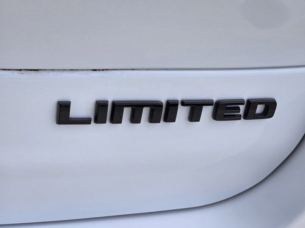 Used 2024 Jeep Grand Cherokee L Limited w/ Black Appearance Package RWD image 12