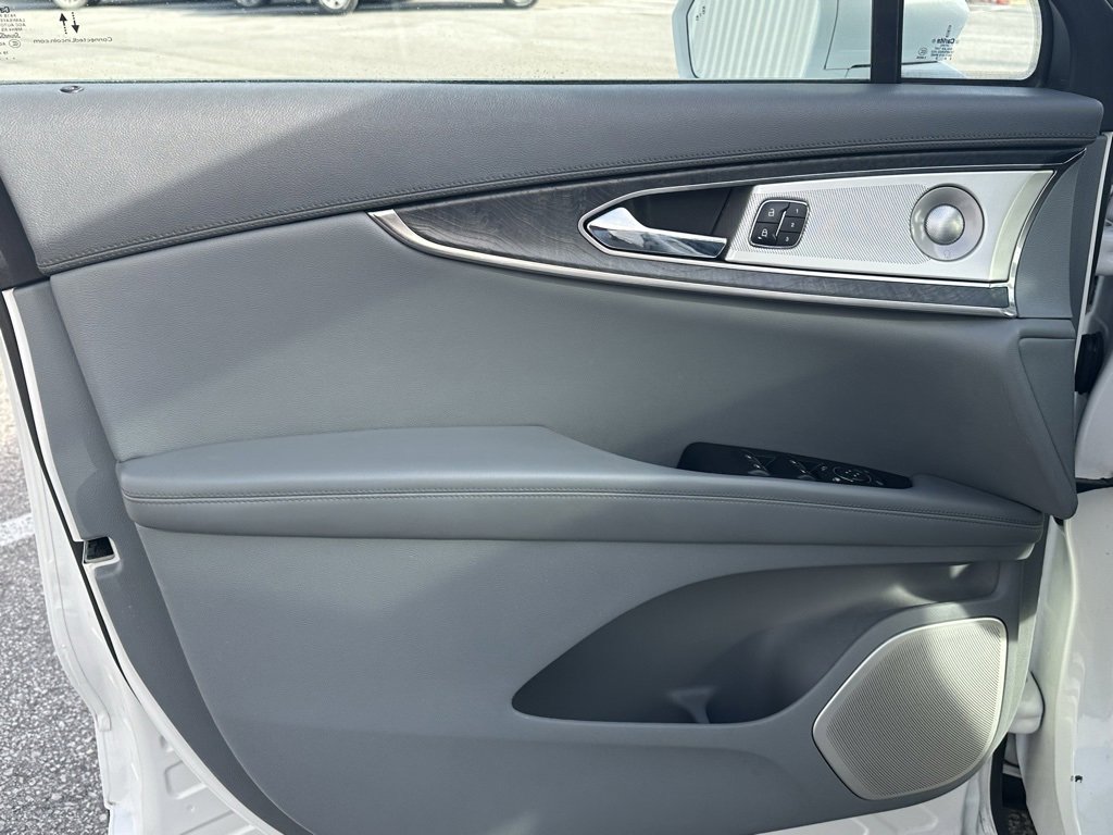 Used 2020 Lincoln Nautilus Reserve w/ Equipment Group 202A image 10