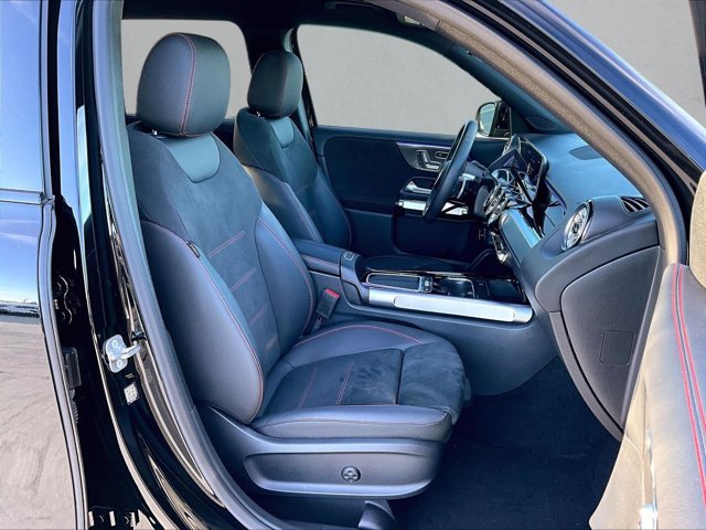 Used 2024 Mercedes-Benz GLB 250 image 9