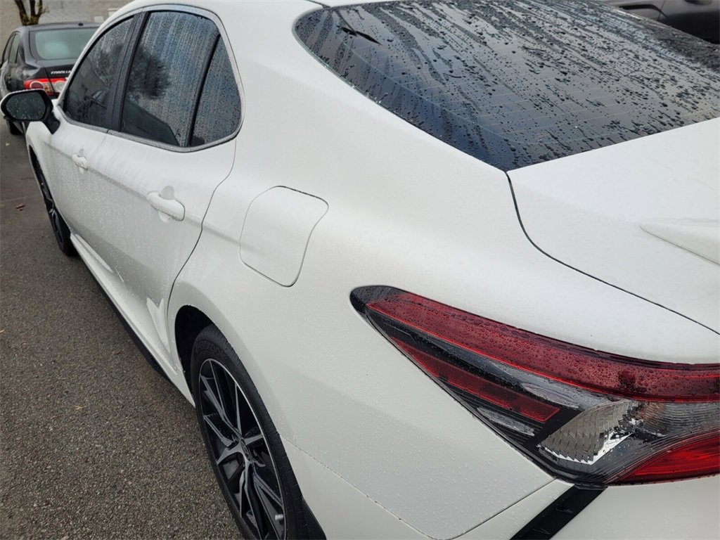 Used 2024 Toyota Camry SE image 5