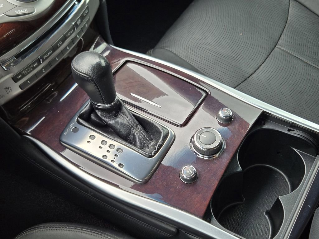 Used 2017 INFINITI Q70 L 3.7 image 25