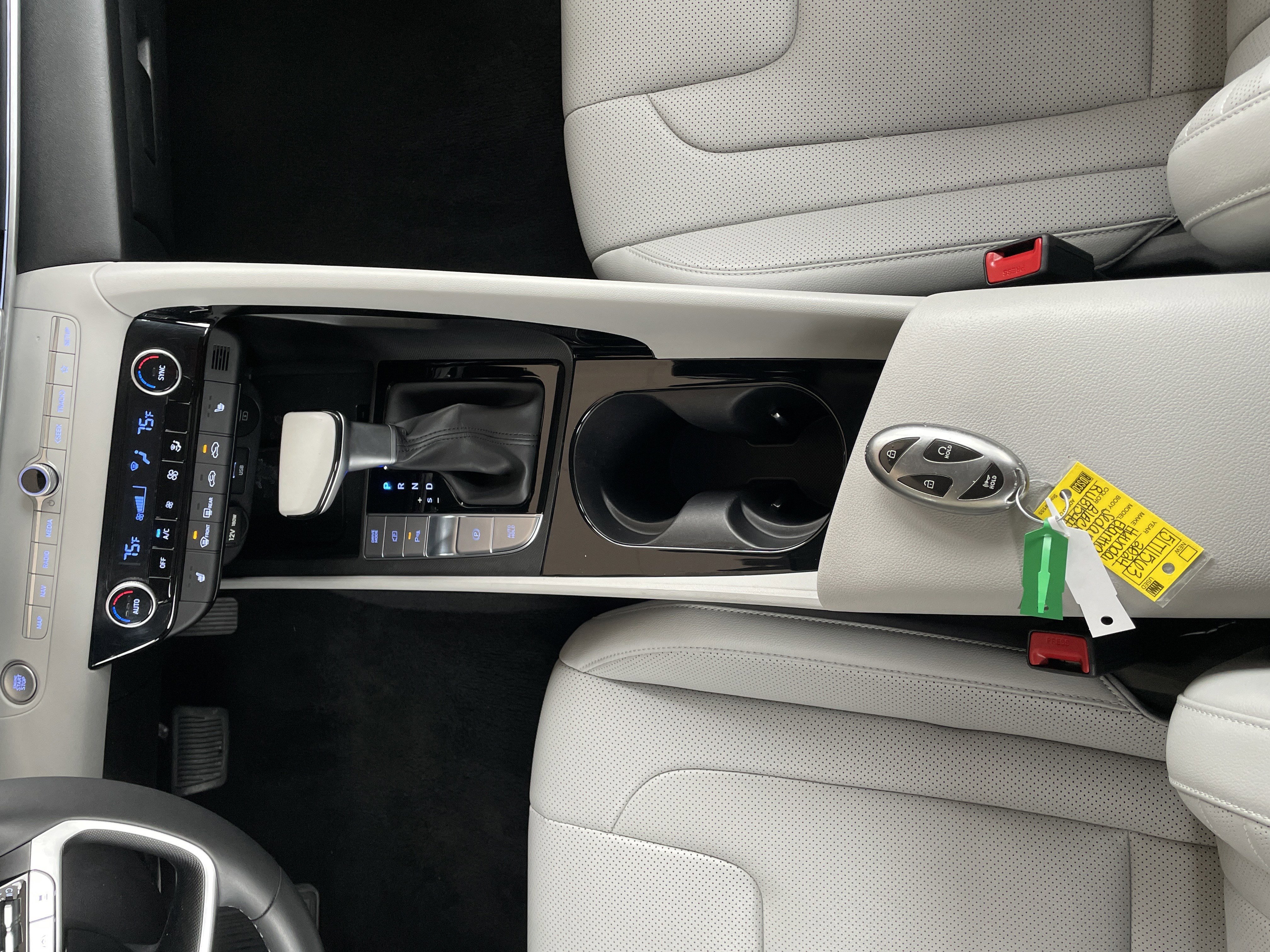 Used 2024 Hyundai Elantra Limited image 11