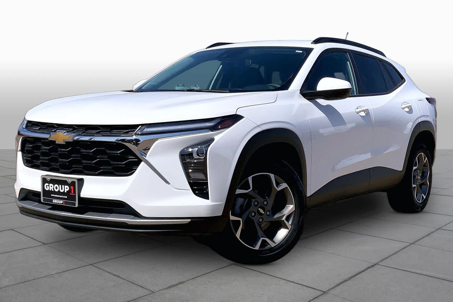 Used 2025 Chevrolet Trax LT FWD image 1