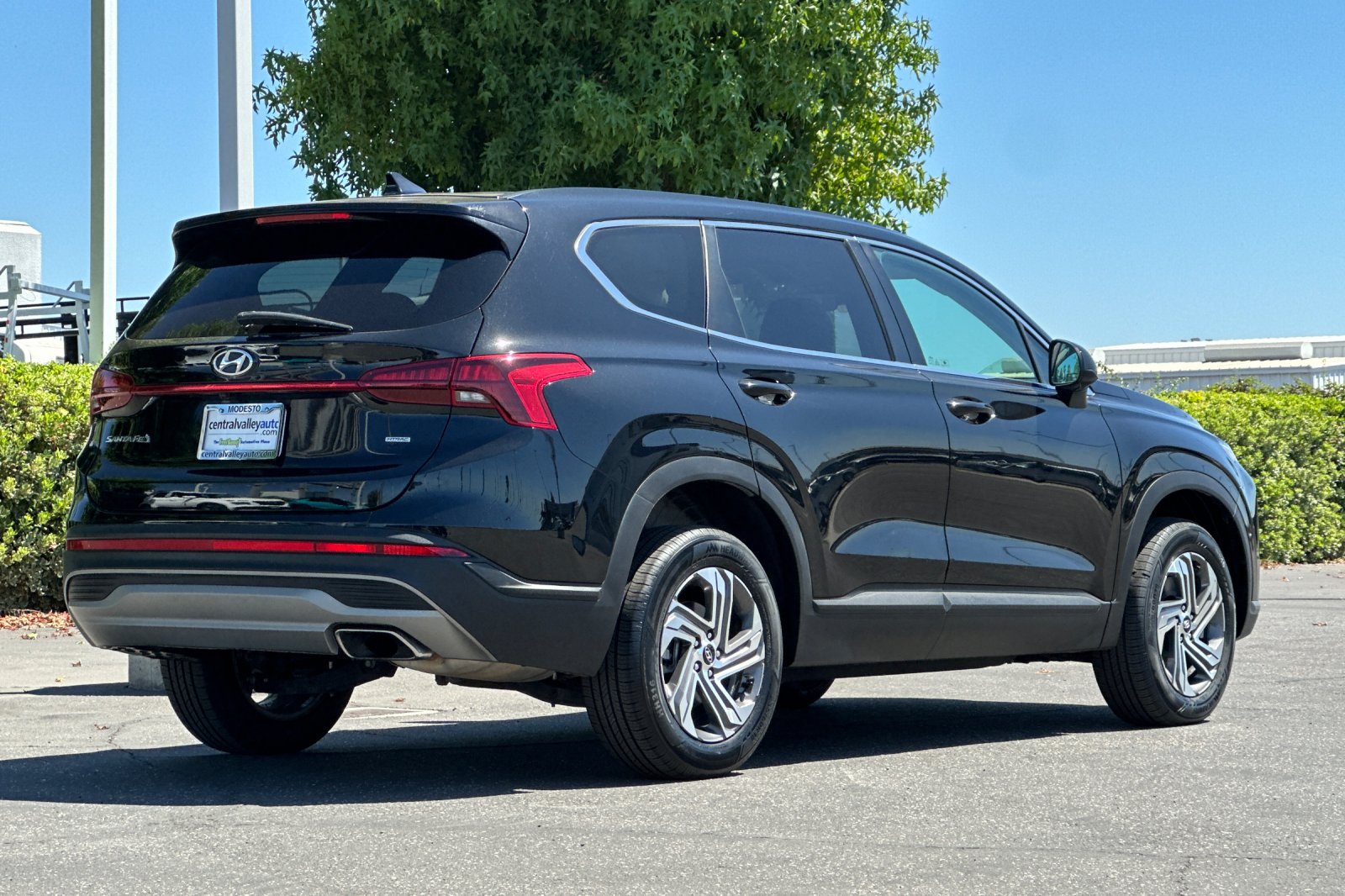 Used 2023 Hyundai Santa Fe SE AWD/4WD image 4