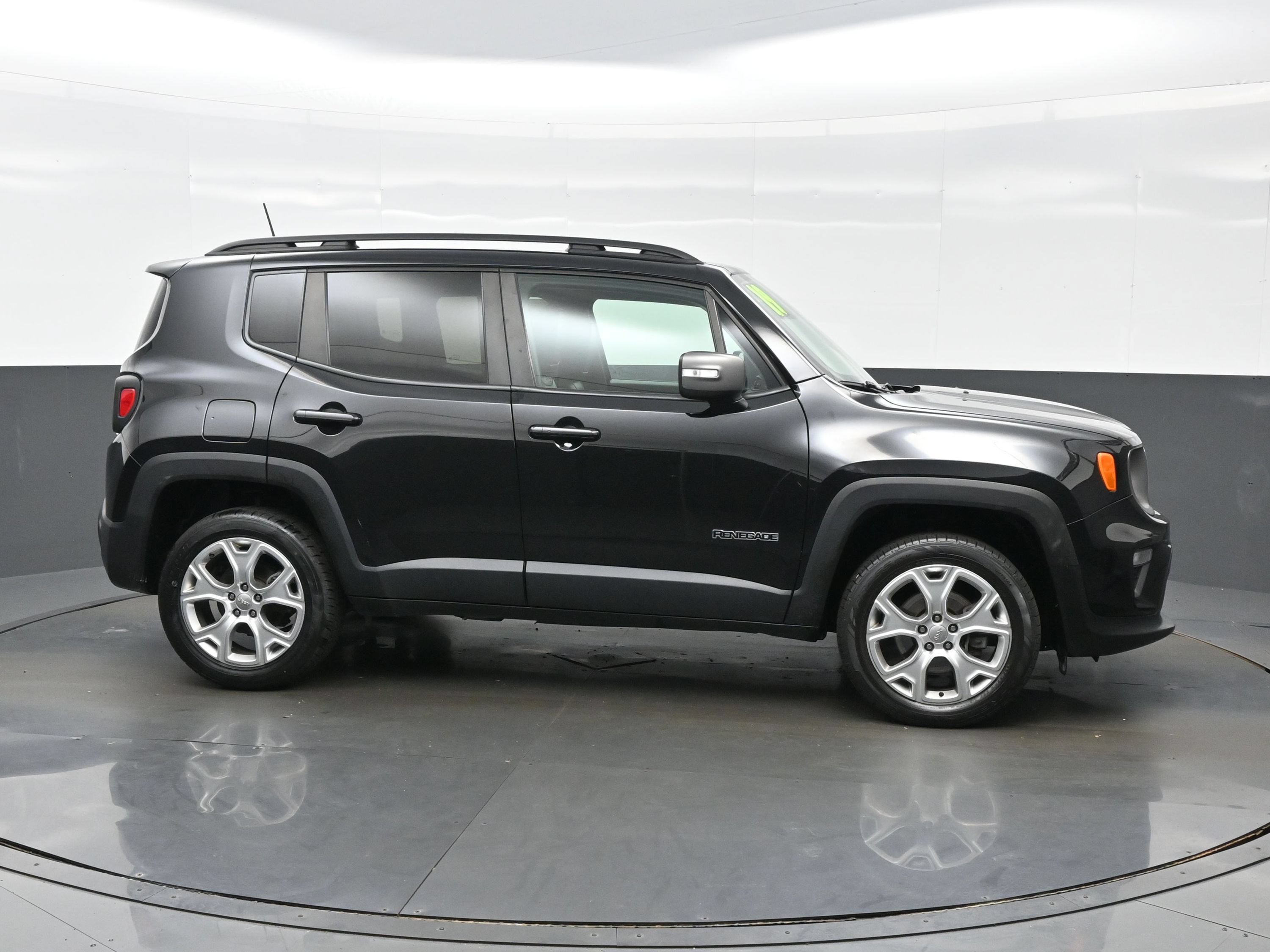 Used 2019 Jeep Renegade Limited w/ UConnect 8.4 Nav Group AWD/4WD image 7