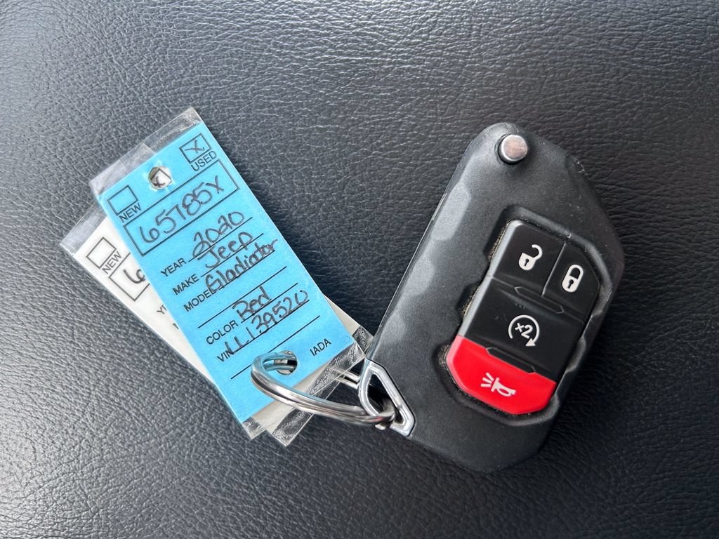 Used 2020 Jeep Gladiator Rubicon w/ Advanced Safety Group AWD/4WD image 39